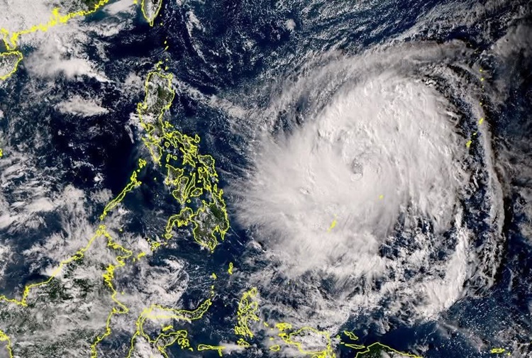 super typhoon uwan to hit luzon philippines